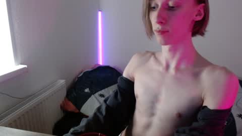 Snapshot of usuck364662 chatting on February 3, 2:55 pm Excuse me online show from February 3, 2:55 pm
