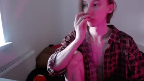 Snapshot of usuck364662 chatting on February 24, 5:43 am Excuse me online show from February 24, 5:43 am