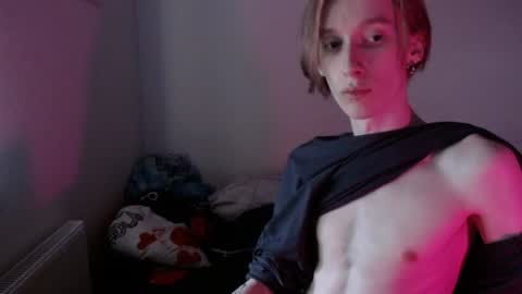 Snapshot of usuck364662 chatting on December 23, 7:28 am Excuse me online show from December 23, 7:28 am