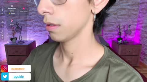 UYUKIE online show from April 9, 2:42 am