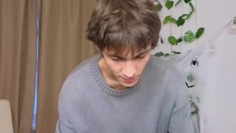 Valora online show from October 25, 12:40 pm