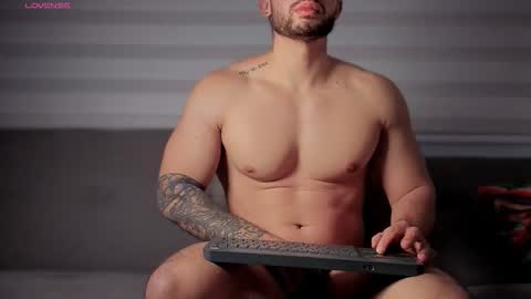 Snapshot of valenthinoking chatting on November 2, 4:17 am valenthinoking online show from November 2, 4:17 am