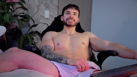 Snapshot of valenthinoking chatting on October 24, 3:30 am valenthinoking online show from October 24, 3:30 am