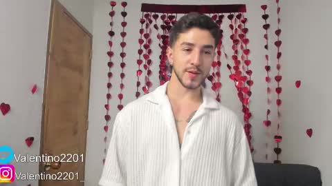 Snapshot of valentino2201 chatting on February 18, 12:48 am valentino online show from February 18, 12:48 am