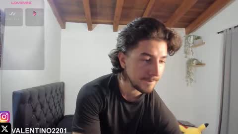 Snapshot of valentino2201 chatting on October 24, 12:35 am valentino online show from October 24, 12:35 am