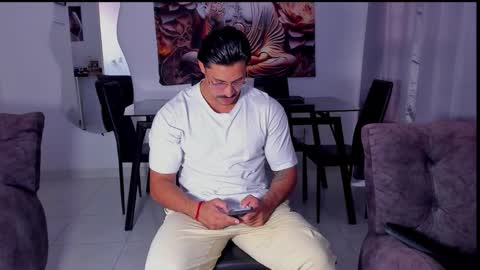    online show from February 3, 8:25 pm