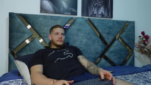 Snapshot of valentino_ferrari28 chatting on September 30, 1:23 am Valentino Ferrari online show from September 30, 1:23 am