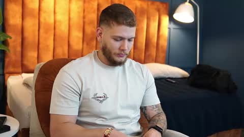 Snapshot of valentino_ferrari28 chatting on September 28, 1:58 am Valentino Ferrari online show from September 28, 1:58 am
