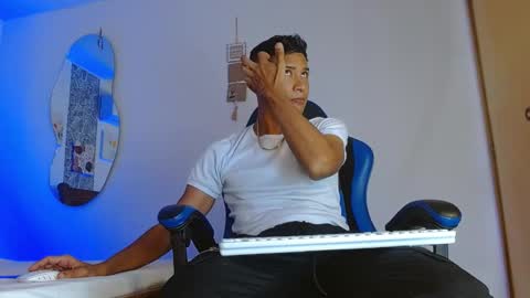 Mistery Guy online show from December 2, 1:52 am