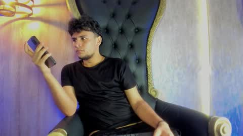 VALENTINO online show from February 21, 7:59 pm