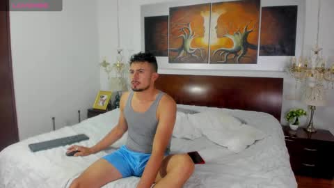 Snapshot of valentinos_ chatting on October 13, 8:04 pm Valentinos online show from October 13, 8:04 pm