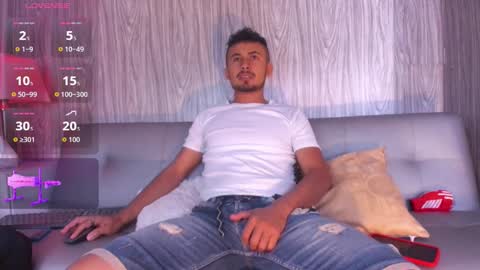 Snapshot of valentinos_ chatting on October 10, 8:56 pm Valentinos online show from October 10, 8:56 pm