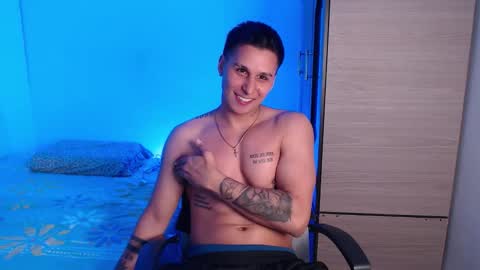 VALENTINO online show from October 25, 1:29 am