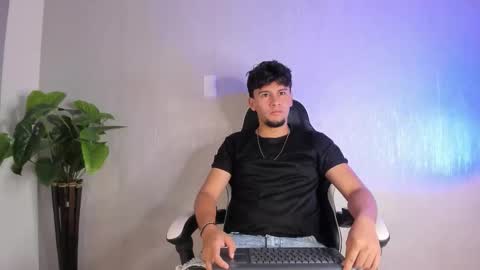 Valentino online show from March 23, 12:11 pm