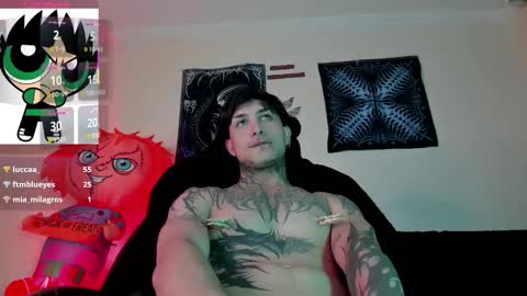 Snapshot of vampiredavyd chatting on October 6, 4:39 am david guzman i model independenthelp me with a thumbs up online show from October 6, 4:39 am