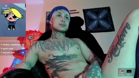 Snapshot of vampiredavyd chatting on October 7, 5:00 am david guzman i model independenthelp me with a thumbs up online show from October 7, 5:00 am