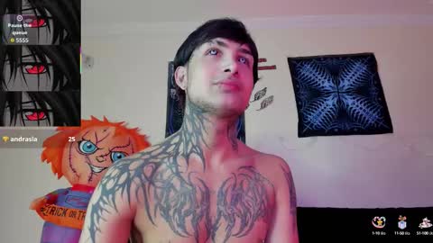 Snapshot of vampiredavyd chatting on October 5, 4:38 am david guzman i model independenthelp me with a thumbs up online show from October 5, 4:38 am