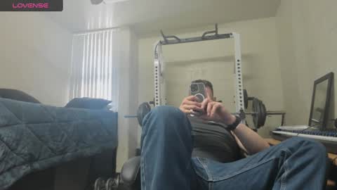 Snapshot of vandal2021 chatting on February 15, 8:56 pm Vandal2021 online show from February 15, 8:56 pm