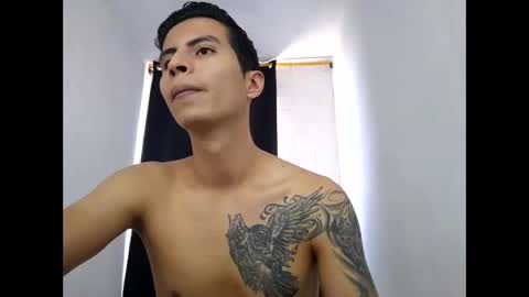 Snapshot of velk_hot1 chatting on December 18, 5:00 pm velk_hot1 online show from December 18, 5:00 pm