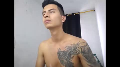 Snapshot of velk_hot1 chatting on January 4, 7:23 pm velk_hot1 online show from January 4, 7:23 pm