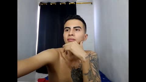 Snapshot of velk_hot1 chatting on December 26, 8:32 pm velk_hot1 online show from December 26, 8:32 pm