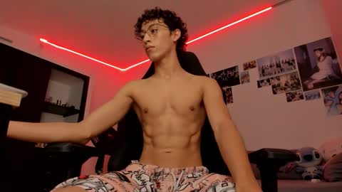 Snapshot of velvet_skyn chatting on October 15, 3:14 am juansito online show from October 15, 3:14 am