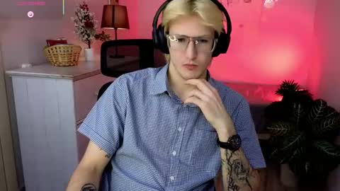 velvetbite online show from January 16, 4:21 pm