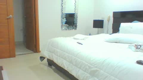 Snapshot of vergagolosa22 chatting on September 17, 9:43 am vergagolosa22 online show from September 17, 9:43 am