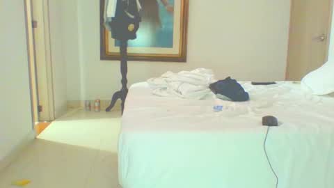 Snapshot of vergagolosa22 chatting on December 18, 8:53 am vergagolosa22 online show from December 18, 8:53 am