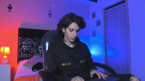 vergil_noir online show from May 12, 4:21 am