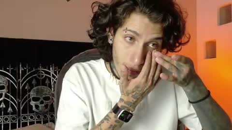 vergil_noir online show from June 13, 4:43 am