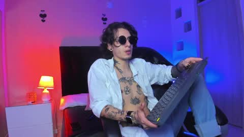 vergil_noir online show from May 6, 4:57 am