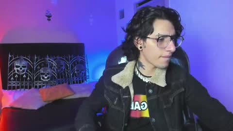 vergil_noir online show from April 30, 3:46 am