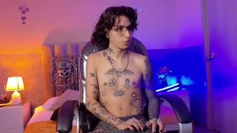 vergil_noir online show from May 7, 5:29 am