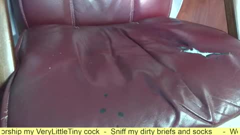 Snapshot of verylittletiny chatting on October 22, 9:35 am Erik online show from October 22, 9:35 am