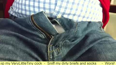 Snapshot of verylittletiny chatting on October 18, 7:57 am Erik online show from October 18, 7:57 am