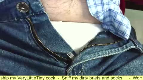 Snapshot of verylittletiny chatting on October 17, 5:55 am Erik online show from October 17, 5:55 am