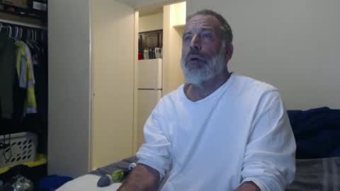 Snapshot of veryveryhairmanindenver chatting on January 14, 12:54 am hairy man online show from January 14, 12:54 am