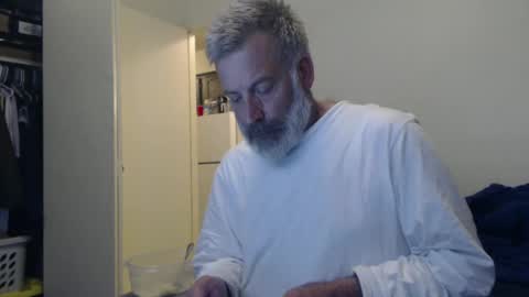 Snapshot of veryveryhairmanindenver chatting on February 21, 1:00 am hairy man online show from February 21, 1:00 am