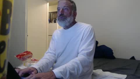 Snapshot of veryveryhairmanindenver chatting on March 8, 1:04 am hairy man online show from March 8, 1:04 am