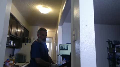 Snapshot of veryveryhairmanindenver chatting on December 7, 10:06 pm hairy man online show from December 7, 10:06 pm
