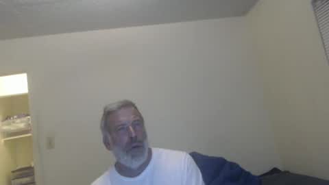 Snapshot of veryveryhairmanindenver chatting on December 18, 1:15 am hairy man online show from December 18, 1:15 am