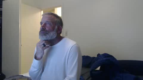 Snapshot of veryveryhairmanindenver chatting on January 17, 1:04 am hairy man online show from January 17, 1:04 am