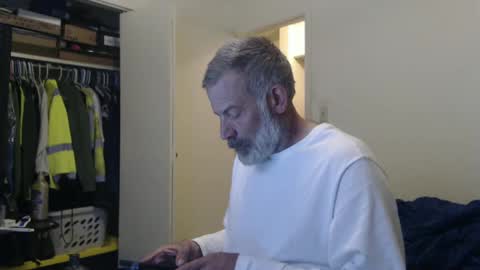 Snapshot of veryveryhairmanindenver chatting on January 25, 12:48 am hairy man online show from January 25, 12:48 am