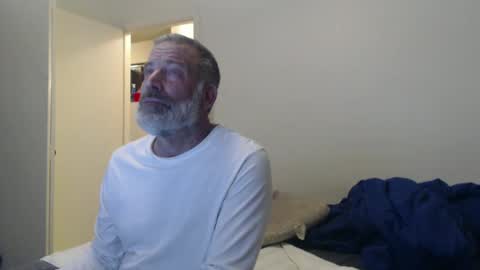 Snapshot of veryveryhairmanindenver chatting on January 15, 1:12 am hairy man online show from January 15, 1:12 am