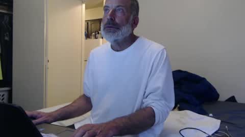 Snapshot of veryveryhairmanindenver chatting on March 5, 12:49 am hairy man online show from March 5, 12:49 am