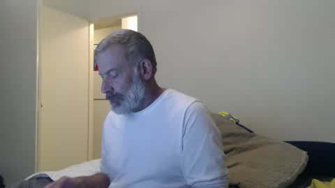 Snapshot of veryveryhairmanindenver chatting on January 16, 12:55 am hairy man online show from January 16, 12:55 am
