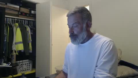 Snapshot of veryveryhairmanindenver chatting on January 27, 12:54 am hairy man online show from January 27, 12:54 am