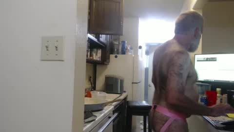 Snapshot of veryveryhairmanindenver chatting on September 19, 12:46 am hairy man online show from September 19, 12:46 am