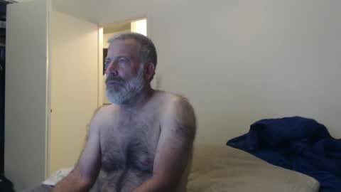Snapshot of veryveryhairmanindenver chatting on January 19, 1:32 am hairy man online show from January 19, 1:32 am